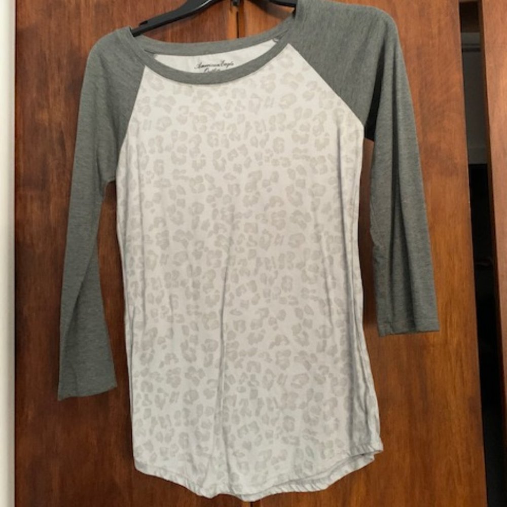 American Eagle Outfitters XS Leopard Baseball Tee